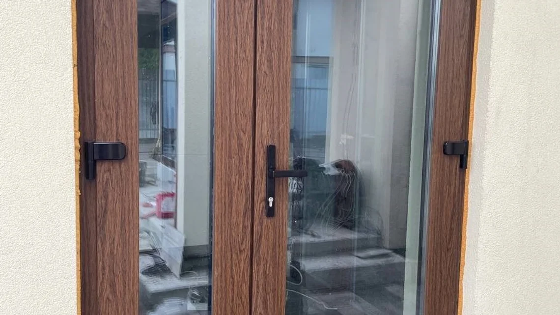 Ремонт пластиковых дверей — после