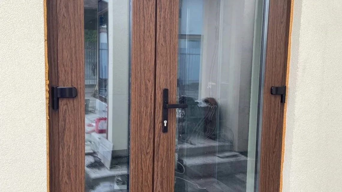 Ремонт пластиковых дверей — после