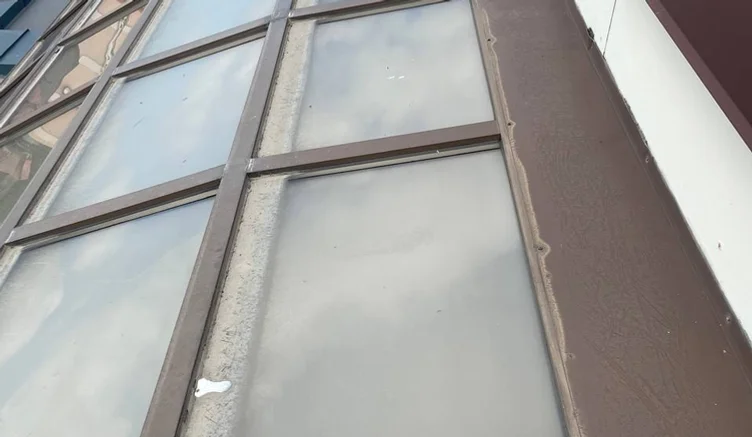 Замена поврежденного стеклопакета на современный.