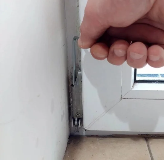 регулировка на нижней петле