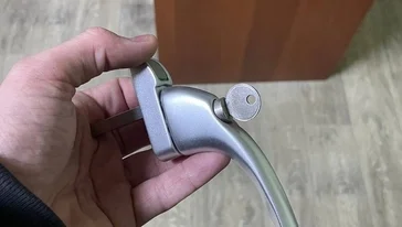 Металлическая ручка с замком