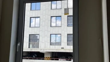 Замена поврежденного стеклопакета на современный.